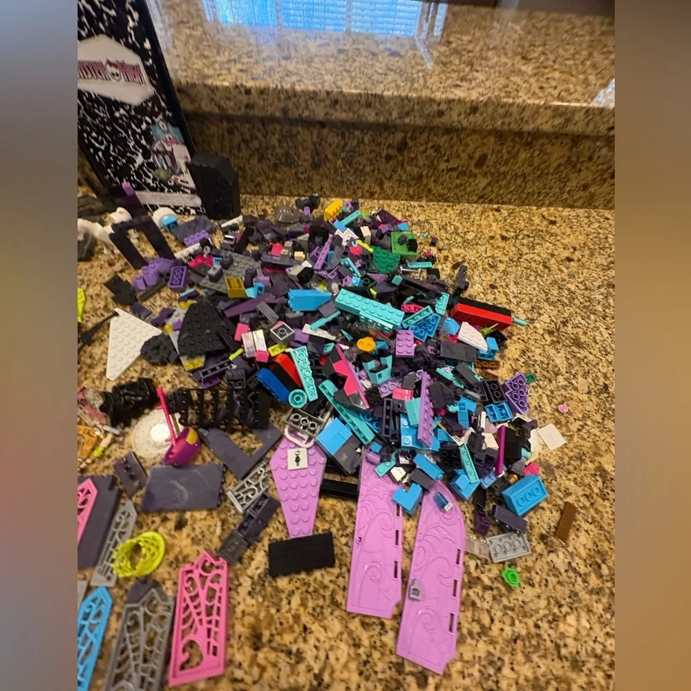 Monster High Mega Bloks Misc Lot 3lbs 9 Figures Mini Figs
